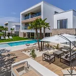 Brand New Design With Heated Pool And Sea View *
