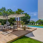 Brand New Design With Heated Pool And Sea View Pomer