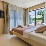 Villa Brand New Design With Heated Pool And Sea View