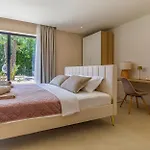 Brand New Design With Heated Pool And Sea View