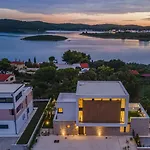 Brand New Design With Heated Pool And Sea View * Pomer