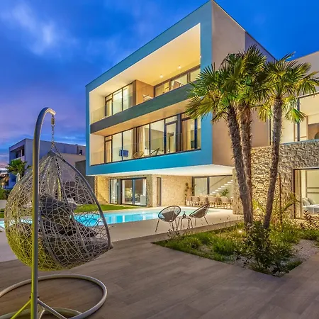 Brand New Design With Heated Pool And Sea View