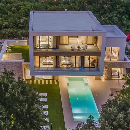 Villa Brand New Design With Heated Pool And Sea View *